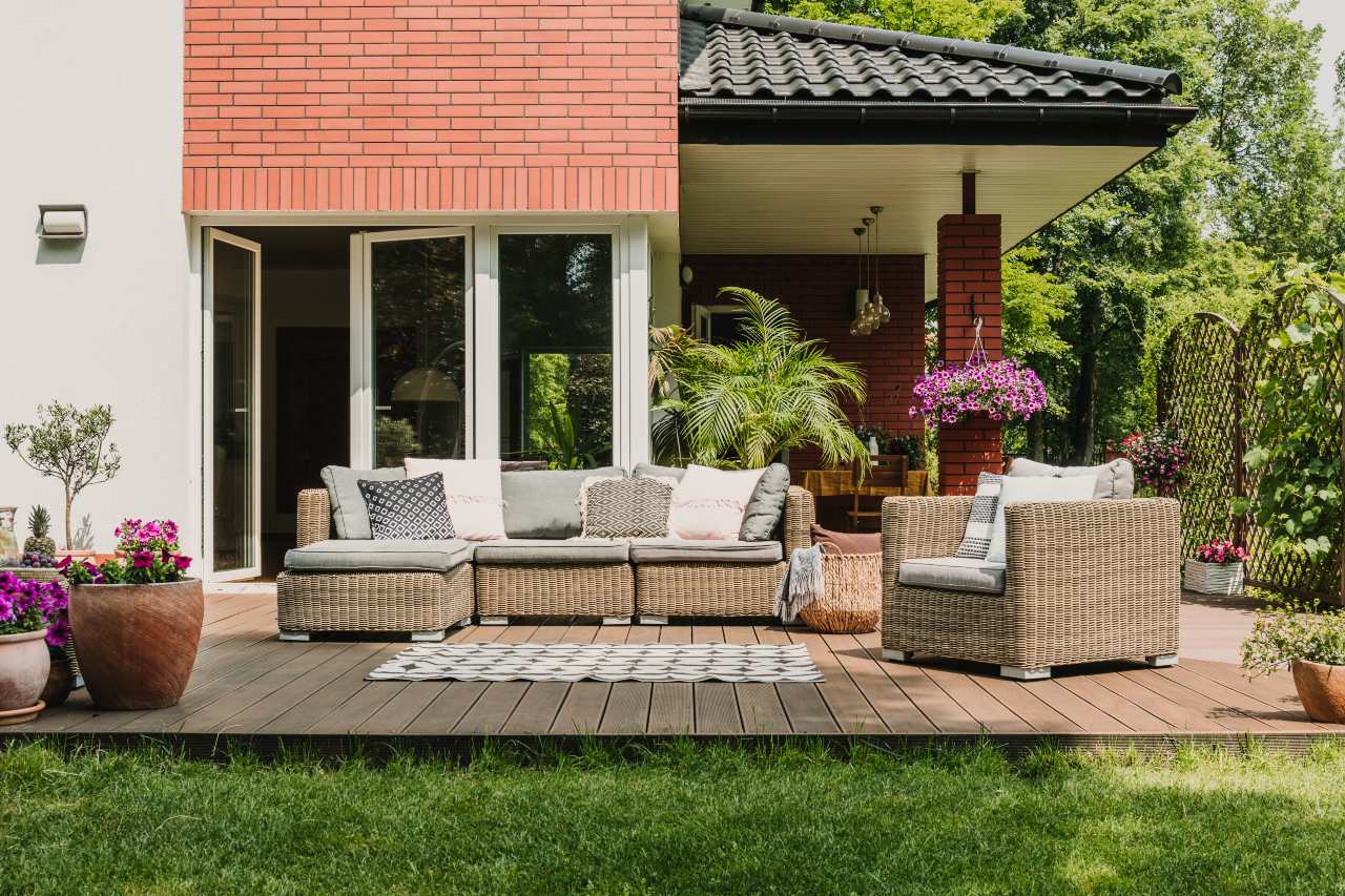 Creating Cozy Outdoor Retreats: Porch and Patio Inspirations